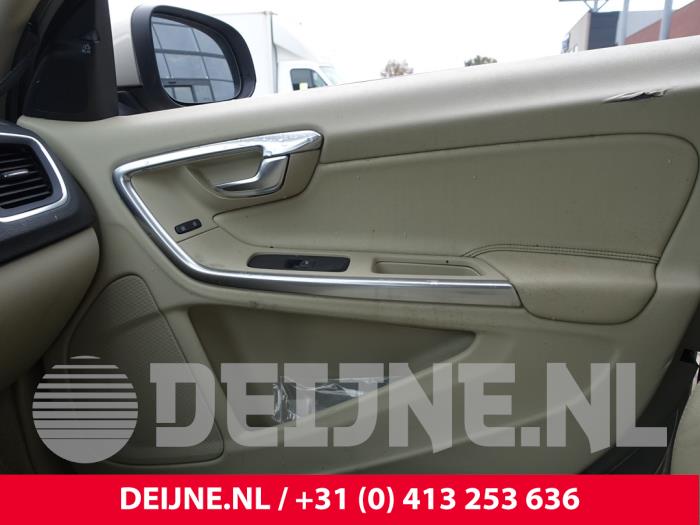 Volvo V60 I 2.0 D4 16V Sloopvoertuig (2017, Champagne)