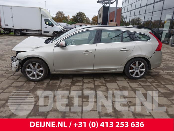 Volvo V60 I 2.0 D4 16V Sloopvoertuig (2017, Champagne)