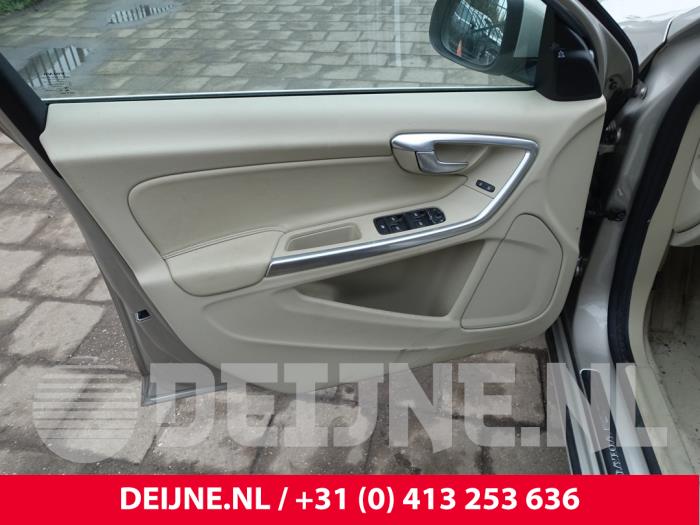 Volvo V60 I 2.0 D4 16V Sloopvoertuig (2017, Champagne)