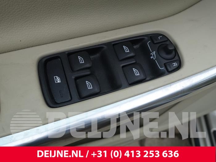 Volvo V60 I 2.0 D4 16V Sloopvoertuig (2017, Champagne)