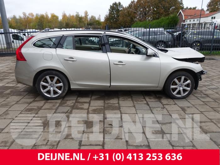 Volvo V60 I 2.0 D4 16V Sloopvoertuig (2017, Champagne)