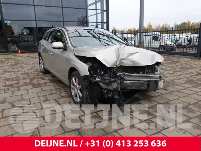 Volvo V60 I 2.0 D4 16V Sloopvoertuig (2017, Champagne)
