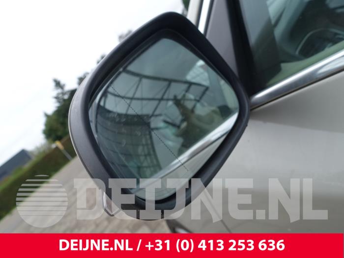 Volvo V60 I 2.0 D4 16V Sloopvoertuig (2017, Champagne)