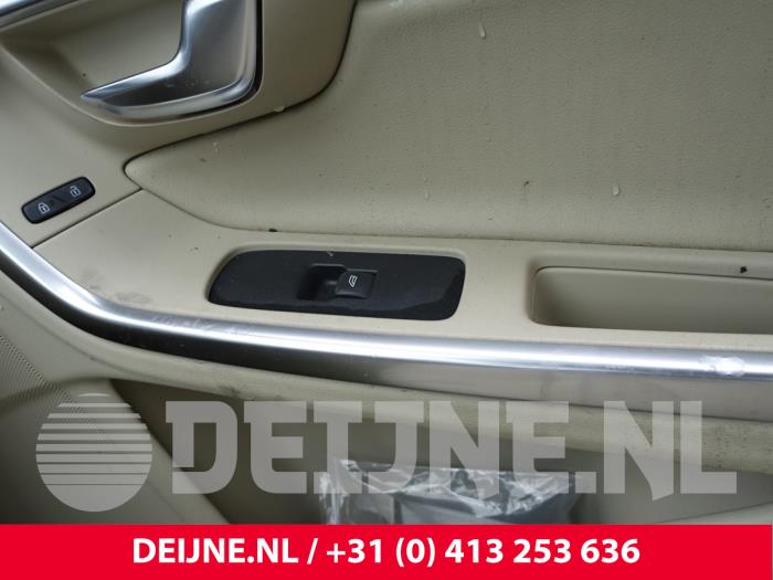 Volvo V60 I 2.0 D4 16V Sloopvoertuig (2017, Champagne)