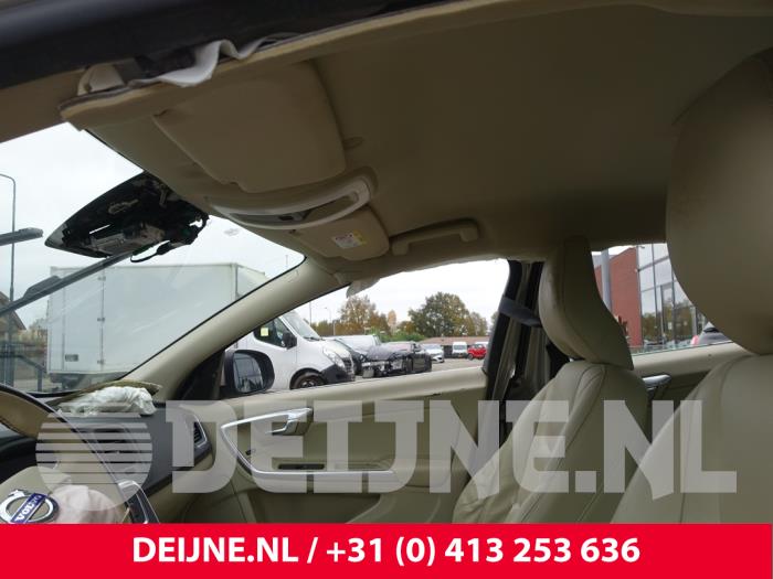 Volvo V60 I 2.0 D4 16V Sloopvoertuig (2017, Champagne)