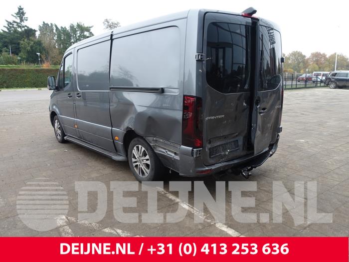 Mercedes Sprinter 3,5t 319 CDI 2.0 D RWD Sloopvoertuig (2023, Grijs)