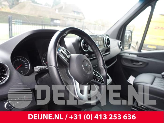Mercedes Sprinter 3,5t 319 CDI 2.0 D RWD Sloopvoertuig (2023, Grijs)
