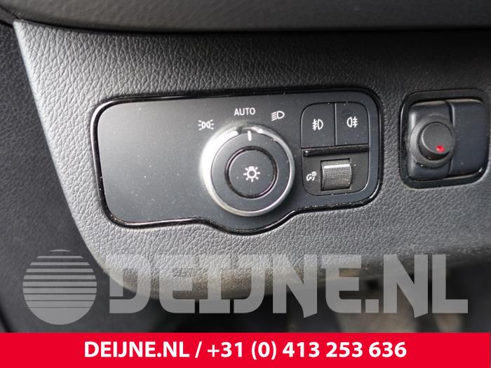Mercedes Sprinter 3,5t 319 CDI 2.0 D RWD Sloopvoertuig (2023, Grijs)