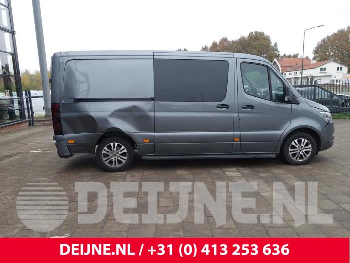 Mercedes Sprinter 3,5t 319 CDI 2.0 D RWD Sloopvoertuig (2023, Grijs)