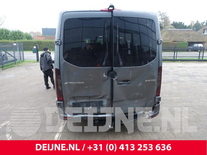Mercedes Sprinter 3,5t 319 CDI 2.0 D RWD Sloopvoertuig (2023, Grijs)