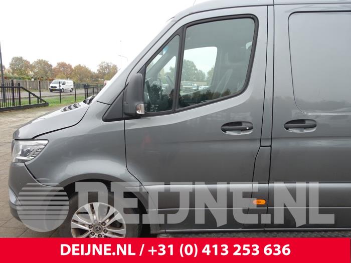 Mercedes Sprinter 3,5t 319 CDI 2.0 D RWD Sloopvoertuig (2023, Grijs)