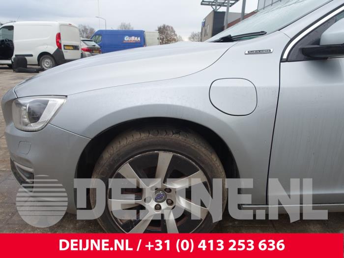 Volvo V60 I 2.4 D6 20V Plug-in Hybrid AWD Sloopvoertuig (2013, Grijs)