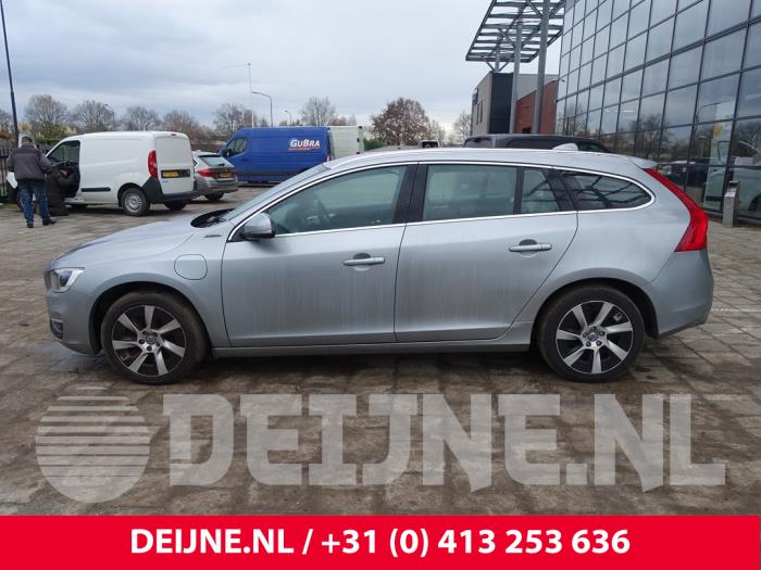 Volvo V60 I 2.4 D6 20V Plug-in Hybrid AWD Sloopvoertuig (2013, Grijs)