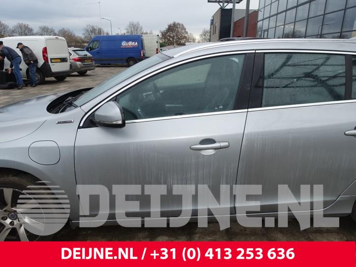 Volvo V60 I 2.4 D6 20V Plug-in Hybrid AWD Sloopvoertuig (2013, Grijs)