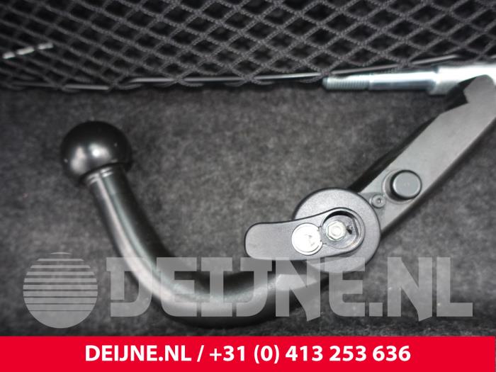 Volvo V60 I 2.4 D6 20V Plug-in Hybrid AWD Sloopvoertuig (2013, Grijs)