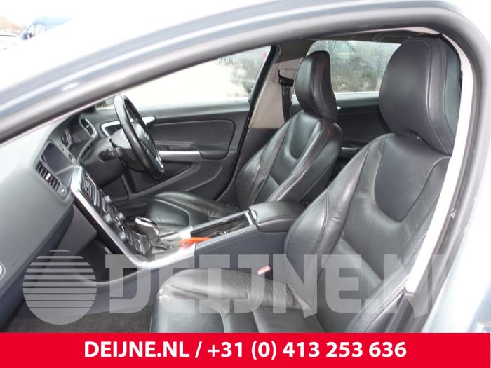 Volvo V60 I 2.4 D6 20V Plug-in Hybrid AWD Sloopvoertuig (2013, Grijs)