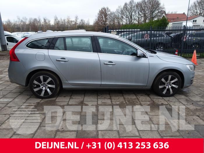 Volvo V60 I 2.4 D6 20V Plug-in Hybrid AWD Sloopvoertuig (2013, Grijs)