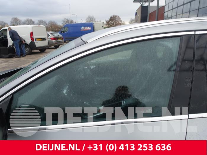 Volvo V60 I 2.4 D6 20V Plug-in Hybrid AWD Sloopvoertuig (2013, Grijs)