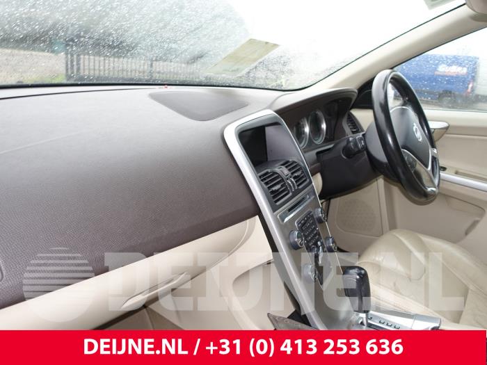 Volvo XC60 I 2.4 D5 20V 205 AWD Sloopvoertuig (2011, Zwart)