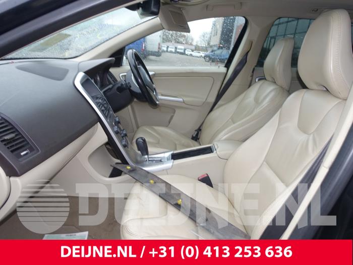 Volvo XC60 I 2.4 D5 20V 205 AWD Sloopvoertuig (2011, Zwart)