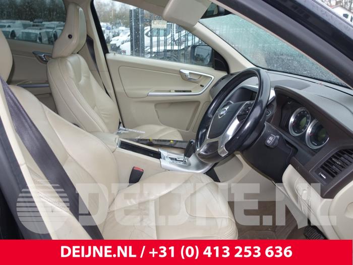 Volvo XC60 I 2.4 D5 20V 205 AWD Sloopvoertuig (2011, Zwart)