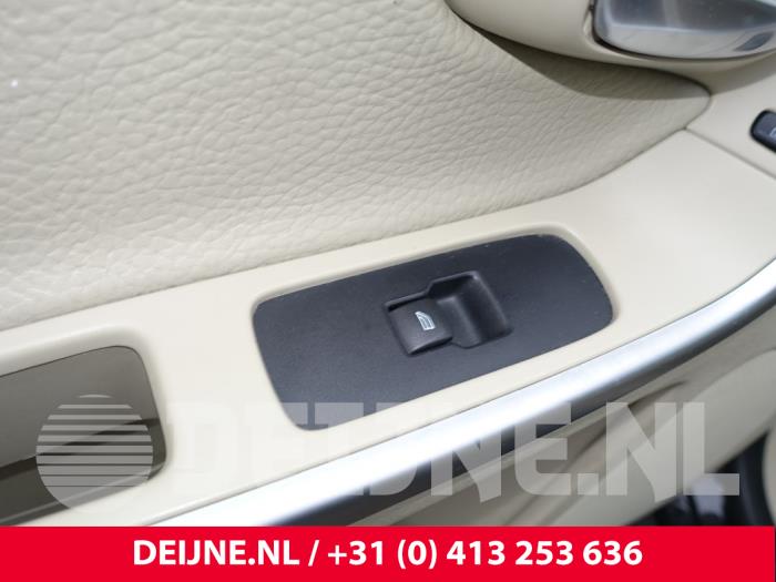 Volvo XC60 I 2.4 D5 20V 205 AWD Sloopvoertuig (2011, Zwart)