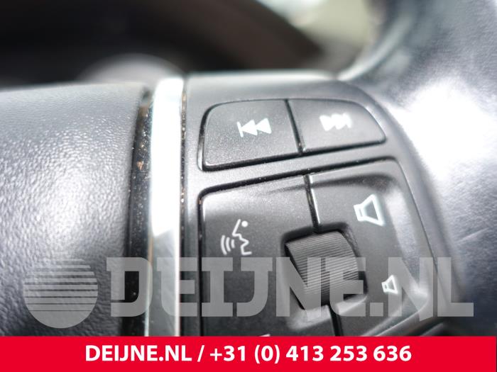 Volvo XC60 I 2.4 D5 20V 205 AWD Sloopvoertuig (2011, Zwart)