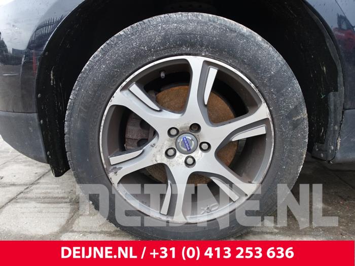 Volvo XC60 I 2.4 D5 20V 205 AWD Sloopvoertuig (2011, Zwart)