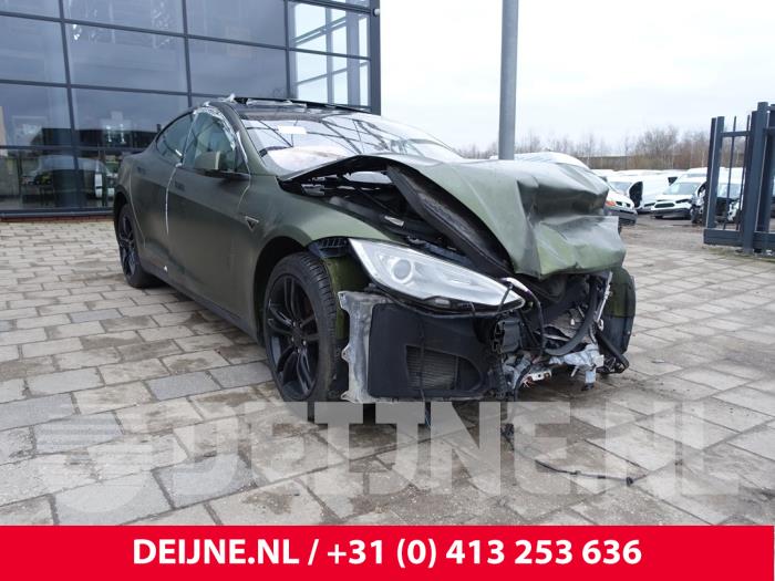 Tesla Model S Lenkrad O256230 Spenderfahrzeug