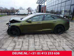 Tesla Model S 12-