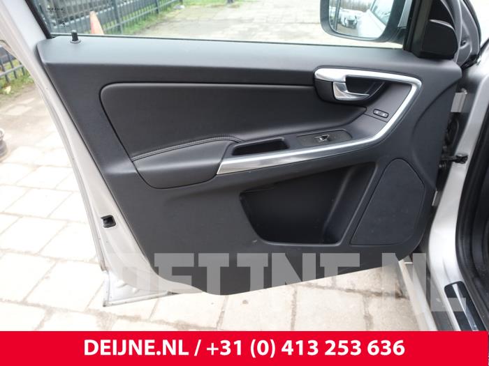 Volvo XC60 I 2.0 D4 16V Sloopvoertuig (2015, Zilvergrijs)