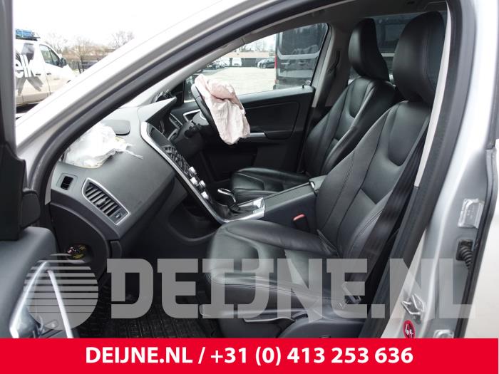 Volvo XC60 I 2.0 D4 16V Sloopvoertuig (2015, Zilvergrijs)