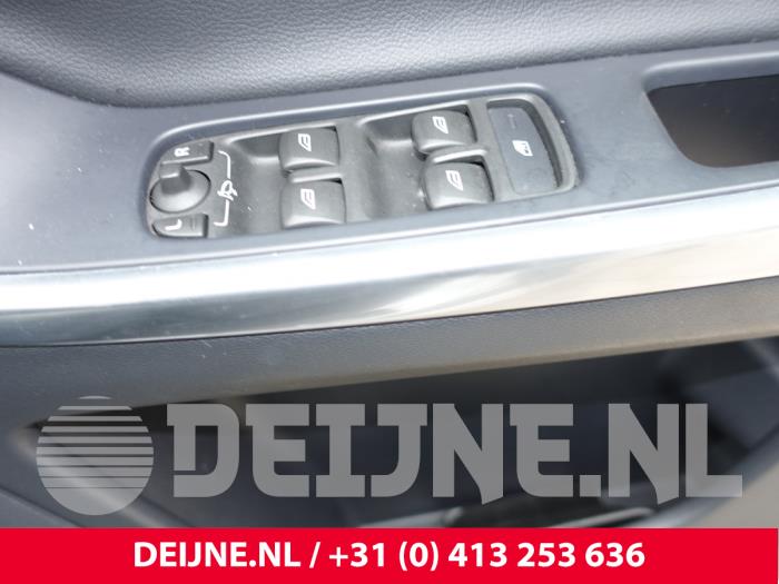 Volvo XC60 I 2.0 D4 16V Sloopvoertuig (2015, Zilvergrijs)