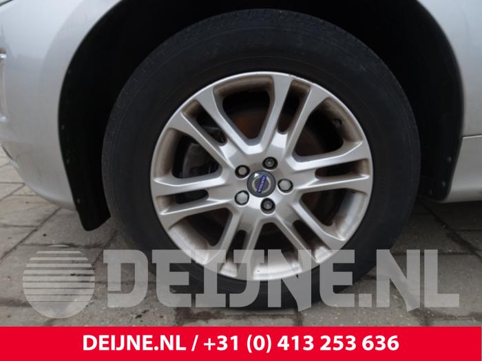 Volvo XC60 I 2.0 D4 16V Sloopvoertuig (2015, Zilvergrijs)