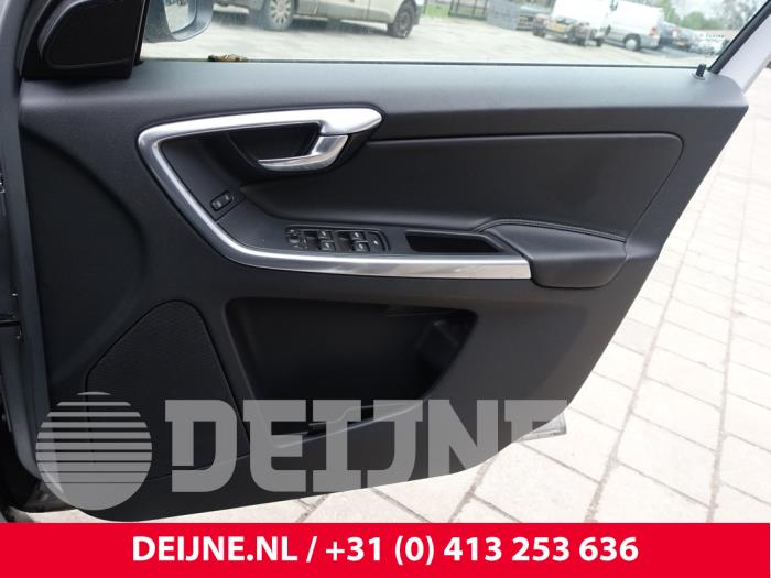 Volvo XC60 I 2.0 D4 16V Sloopvoertuig (2015, Zilvergrijs)