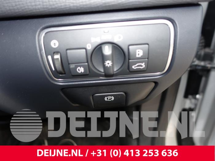 Volvo XC60 I 2.0 D4 16V Sloopvoertuig (2015, Zilvergrijs)