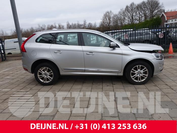 Volvo XC60 I 2.0 D4 16V Sloopvoertuig (2015, Zilvergrijs)