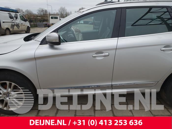 Volvo XC60 I 2.0 D4 16V Sloopvoertuig (2015, Zilvergrijs)