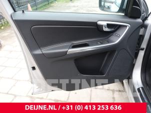 Volvo XC60 I 2.0 D4 16V Sloopvoertuig (2015, Zilvergrijs)