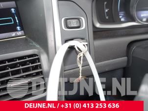 Volvo XC60 I 2.0 D4 16V Sloopvoertuig (2015, Zilvergrijs)