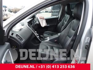 Volvo XC60 I 2.0 D4 16V Sloopvoertuig (2015, Zilvergrijs)