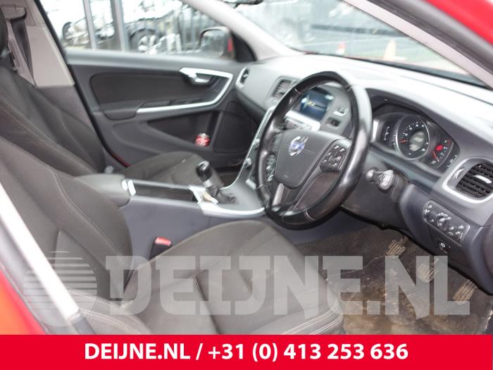 Volvo V60 I 2.0 D3 20V Sloopvoertuig (2014, Rood)
