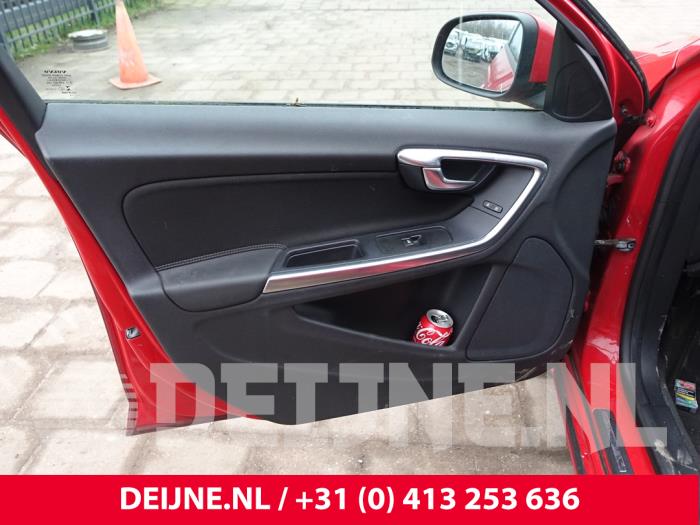 Volvo V60 I 2.0 D3 20V Sloopvoertuig (2014, Rood)