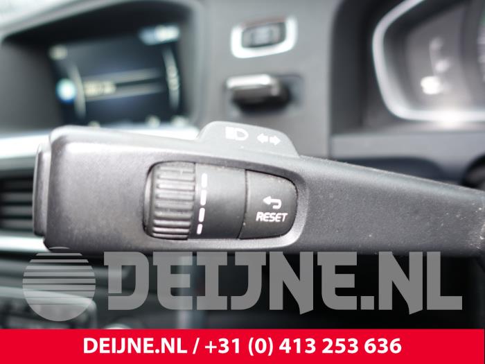 Volvo V60 I 2.0 D3 20V Sloopvoertuig (2014, Rood)