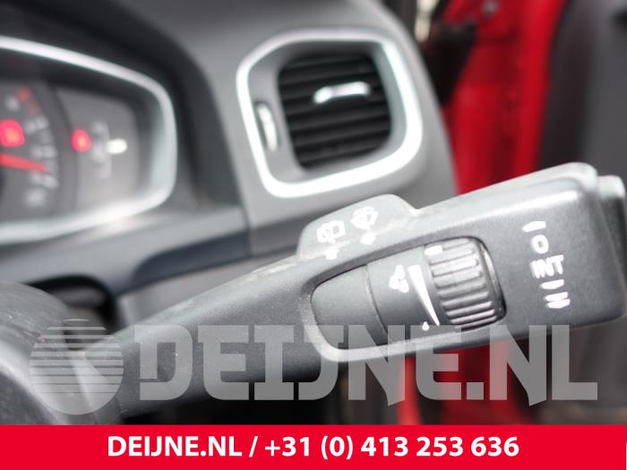 Volvo V60 I 2.0 D3 20V Sloopvoertuig (2014, Rood)