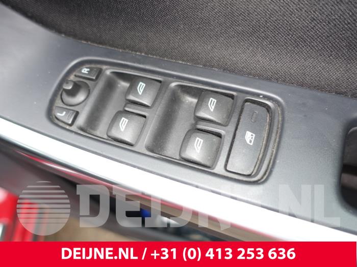 Volvo V60 I 2.0 D3 20V Sloopvoertuig (2014, Rood)