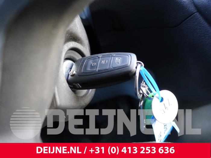 Ford Transit 2.2 TDCi 16V Sloopvoertuig (2015, Zilvergrijs)