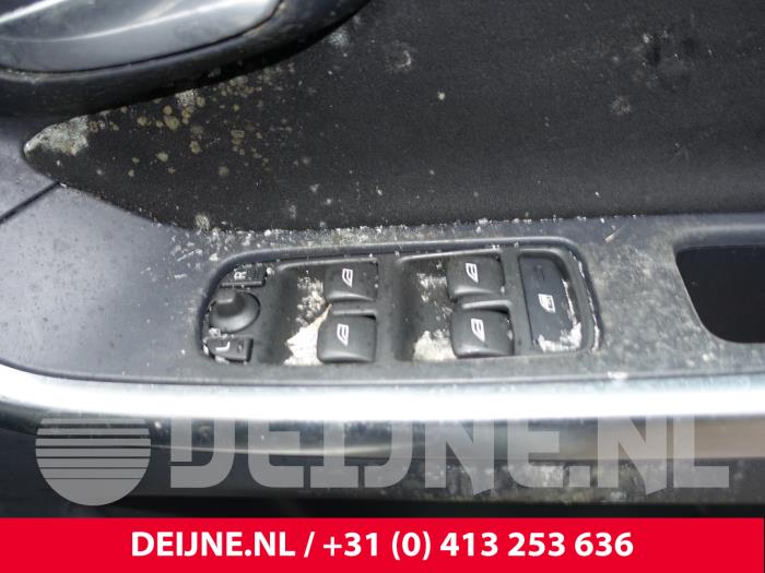 Volvo XC60 I 2.0 D4 16V Sloopvoertuig (2017, Zwart)