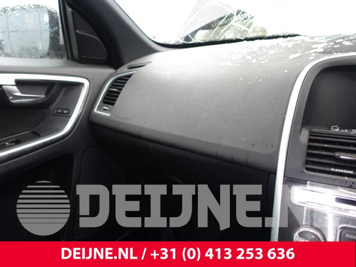 Volvo XC60 I 2.0 D4 16V Sloopvoertuig (2017, Zwart)