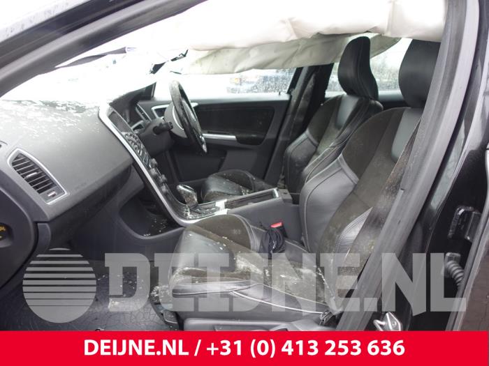 Volvo XC60 I 2.0 D4 16V Sloopvoertuig (2017, Zwart)